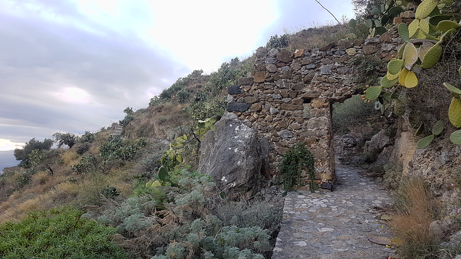 excursion taormina castelmola via saraceni